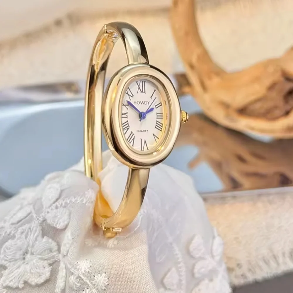 Baignoire Vintage Gold Oval Bracelet Watch